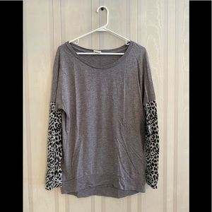 Long sleeve t-shirt.